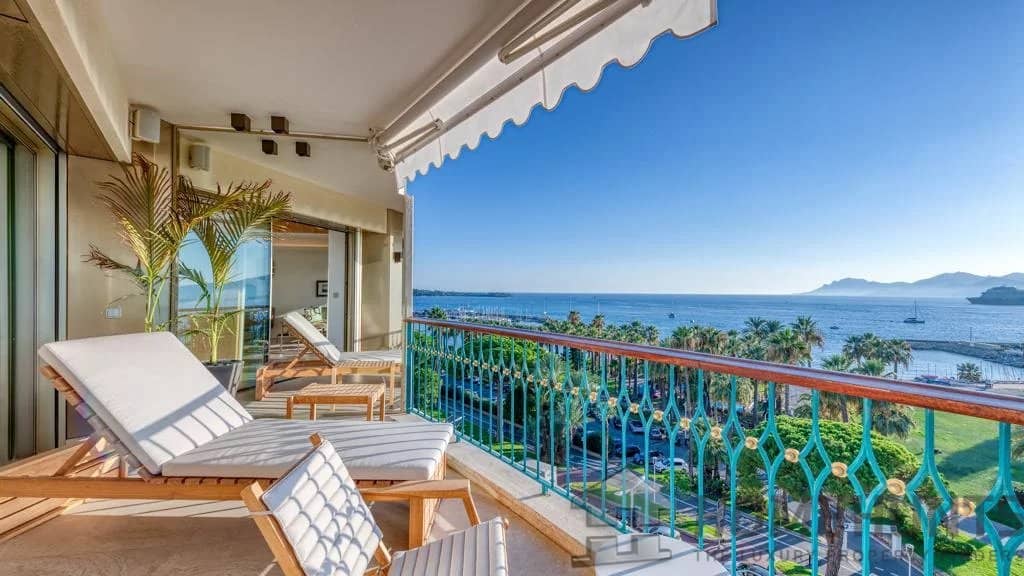 3 Bedroom Apartment in Cannes 2