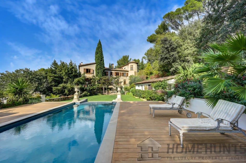 7 Bedroom Castle/Estates in Aix En Provence 4