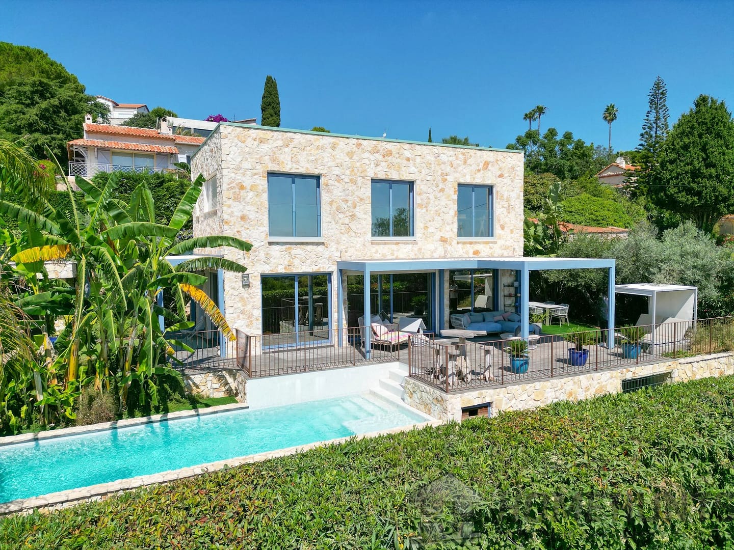 4 Bedroom Villa/House in Le Golfe Juan 9