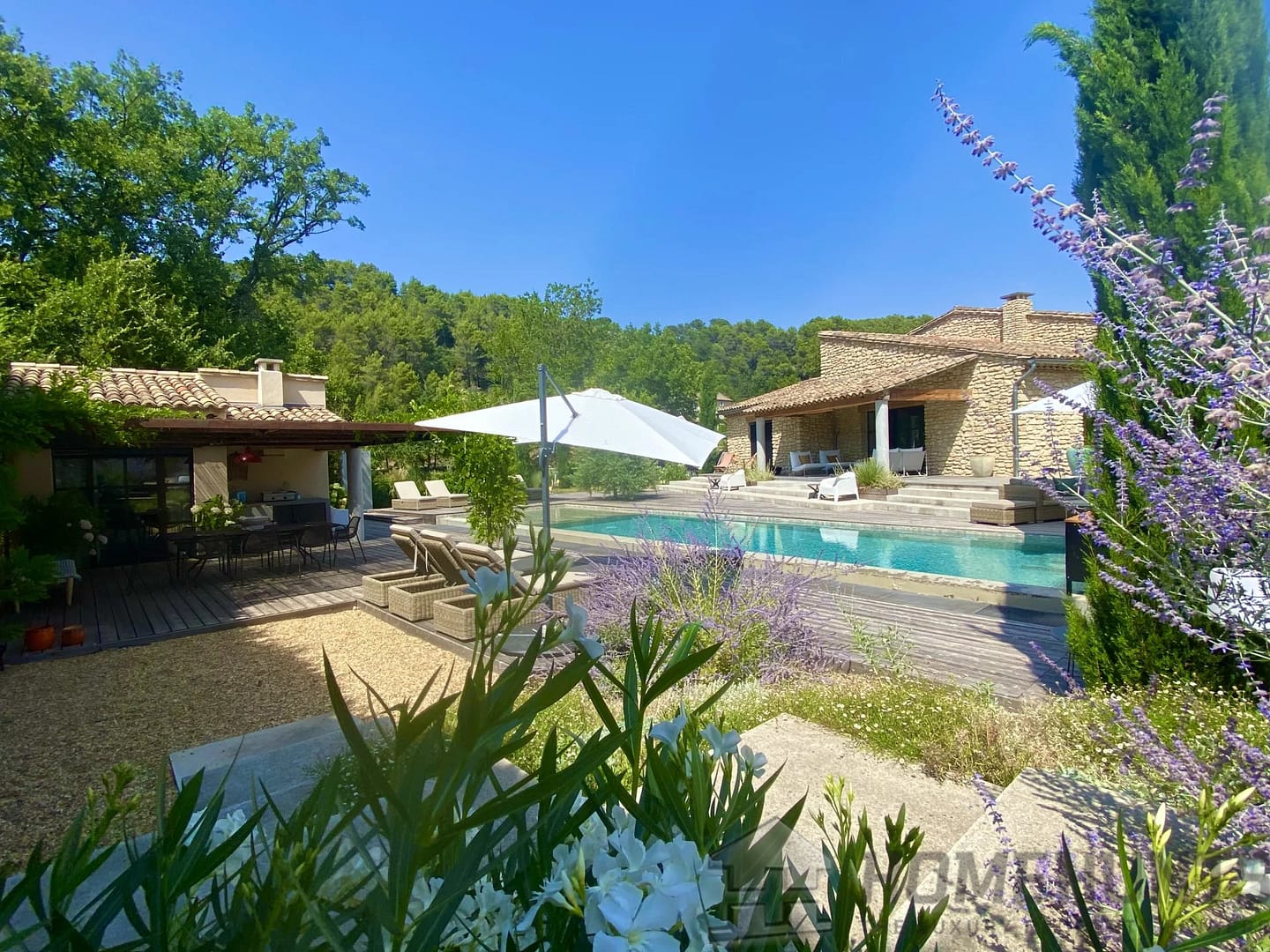 5 Bedroom Villa/House in Menerbes 12