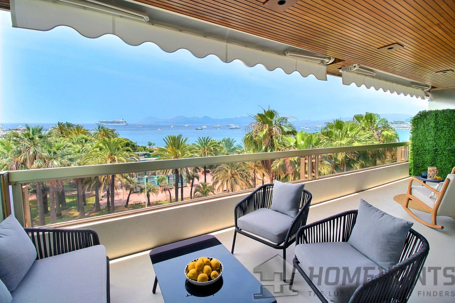 2 Bedroom Apartment in Cannes 10