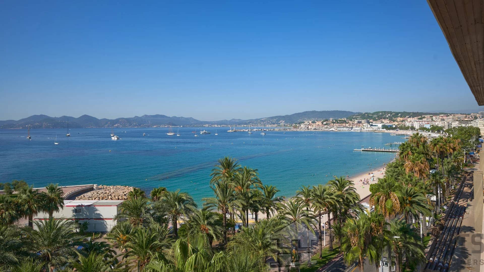 2 Bedroom Apartment in Cannes 6