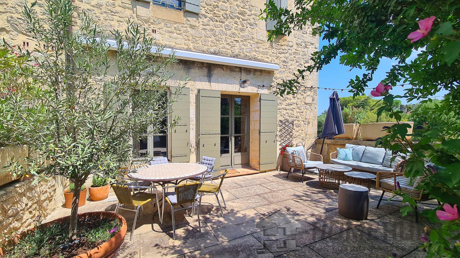 3 Bedroom Apartment in Uzes 2