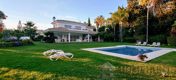 8 Bedroom Villa/House in Guadalmina Baja 32