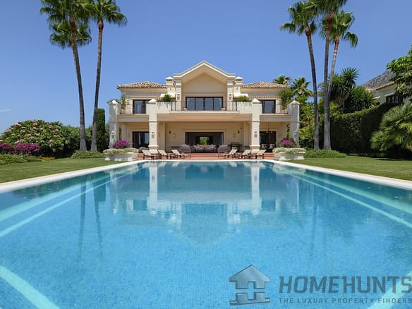 5 Bedroom Villa/House in Golden Mile 3