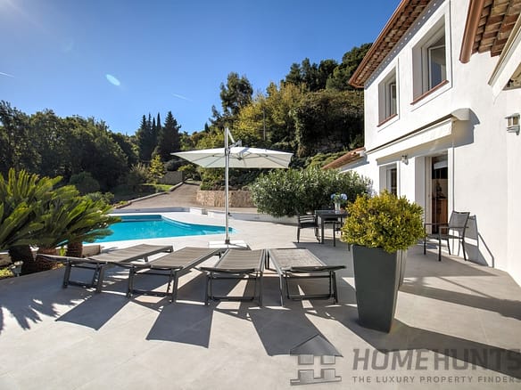 4 Bedroom Villa/House in Grasse 28