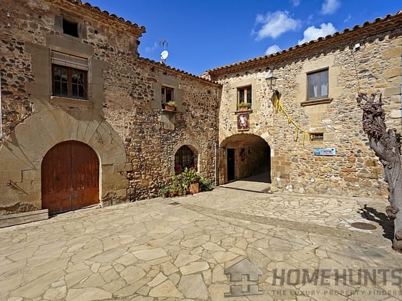 5 Bedroom Hotels/gites in Girona 5