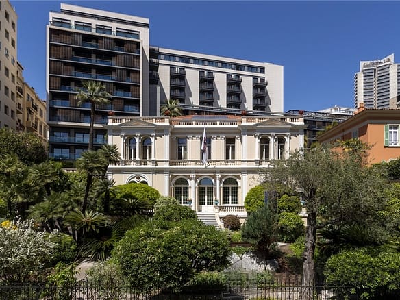 3 Bedroom Apartment in Monaco 4