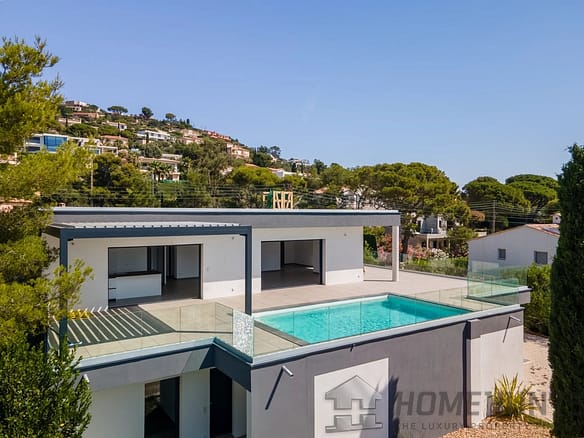 5 Bedroom Villa/House in Les Issambres 24