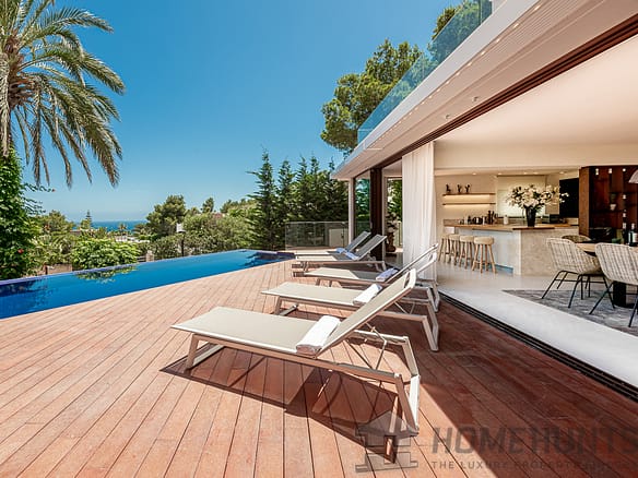 6 Bedroom Villa/House in Cap Martinet 22