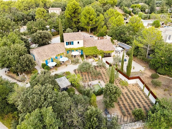 7 Bedroom Villa/House in Lacoste 28