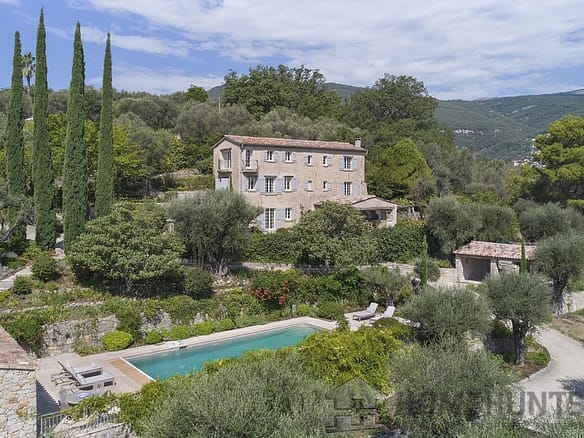 5 Bedroom Villa/House in Chateauneuf Grasse 30