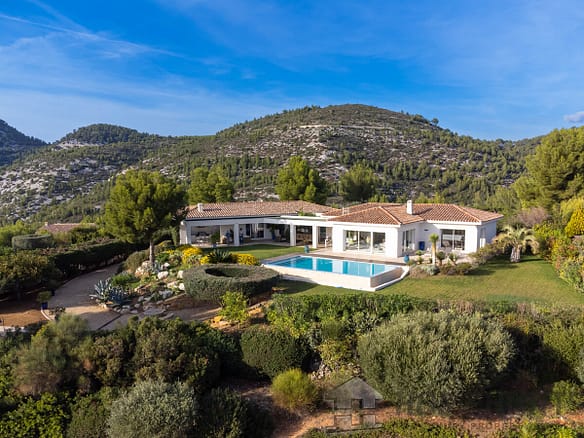 4 Bedroom Villa/House in Ollioules 22