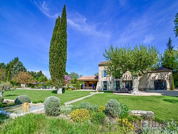 6 Bedroom Villa/House in Verquieres 4