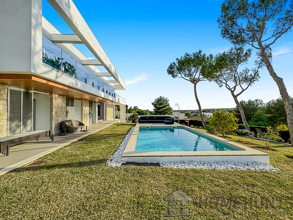 5 Bedroom Villa/House in Calvia 9