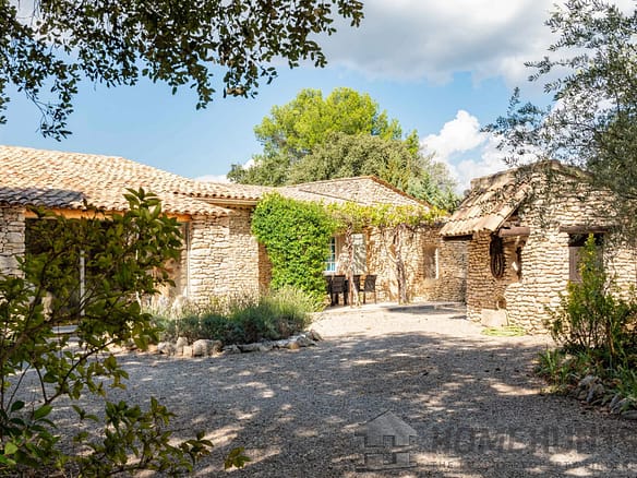 6 Bedroom Villa/House in Lauris 14