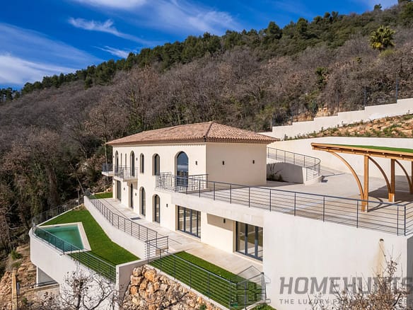4 Bedroom Villa/House in Speracedes 5