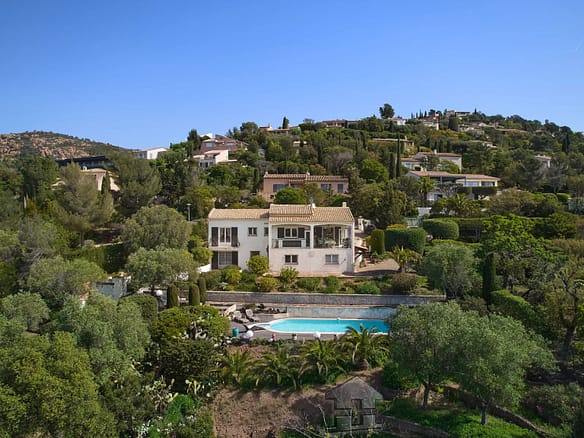 2 Bedroom Villa/House in Agay 9