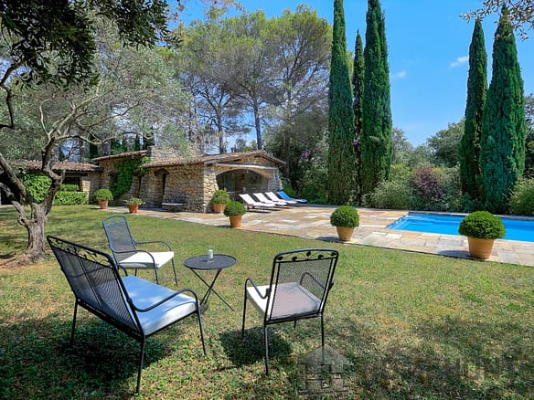 10 Bedroom Villa/House in Auribeau Sur Siagne 5