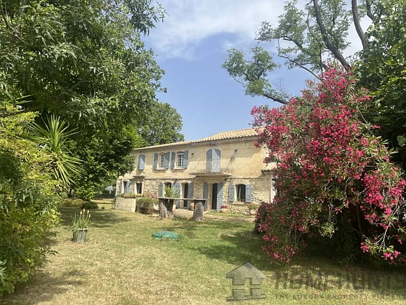 5 Bedroom Villa/House in Arles 28