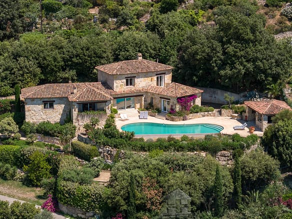 4 Bedroom Villa/House in Tourrettes Sur Loup 34