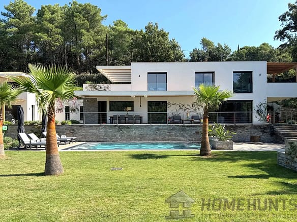 4 Bedroom Villa/House in La Garde Freinet 7