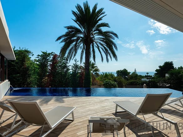 6 Bedroom Villa/House in Cap Martinet 6