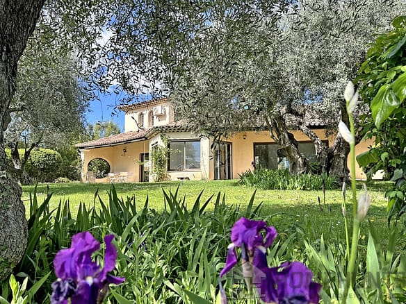 4 Bedroom Villa/House in Roquefort Les Pins 16