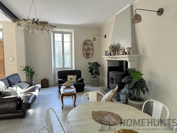 4 Bedroom Castle/Estates in Loriol Du Comtat 30