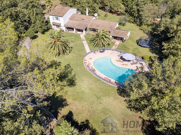 5 Bedroom Villa/House in Valbonne 30