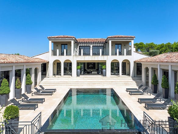 5 Bedroom Villa/House in Mallemort 18