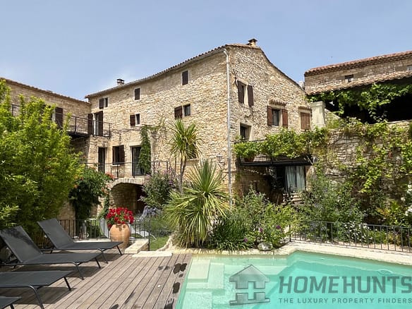 6 Bedroom Villa/House in Aubussargues 12