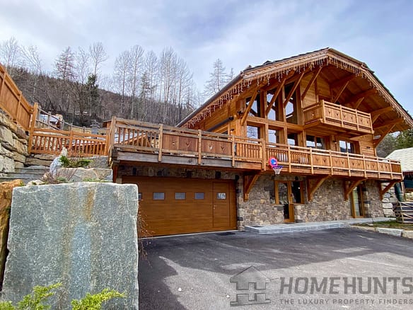 5 Bedroom Villa/House in Brianicon 10