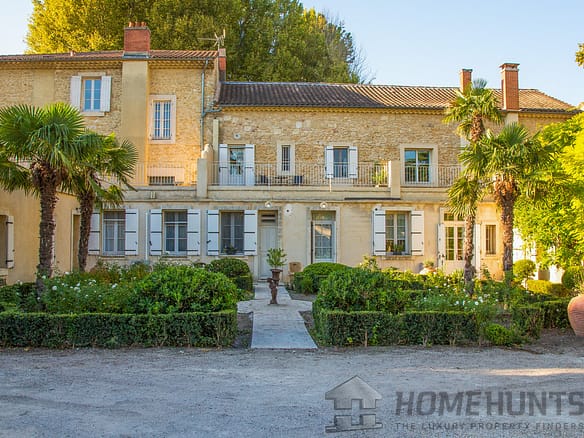 15 Bedroom Hotels/gites in Orange 16