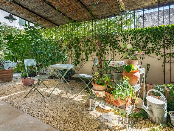 2 Bedroom Villa/House in Eygalieres 4