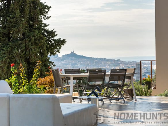 6 Bedroom Villa/House in Marseille 20
