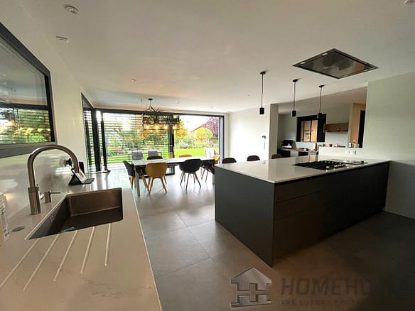 5 Bedroom Villa/House in Larringes 2