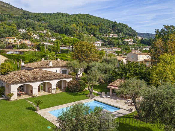 5 Bedroom Villa/House in Tourrettes Sur Loup 32