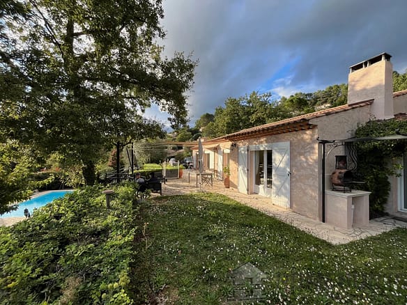 3 Bedroom Villa/House in Bagnols En Foret 3