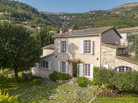 5 Bedroom Villa/House in Tourrettes Sur Loup 24