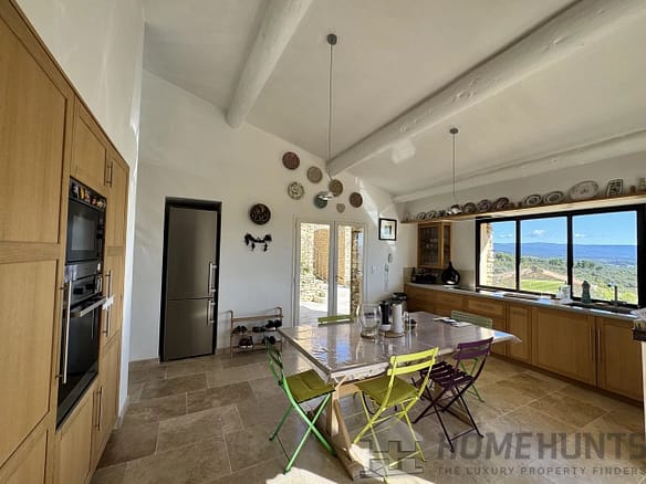 7 Bedroom Villa/House in Gordes 9
