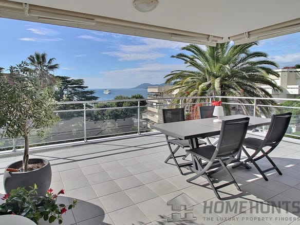 2 Bedroom Apartment in Cannes 30