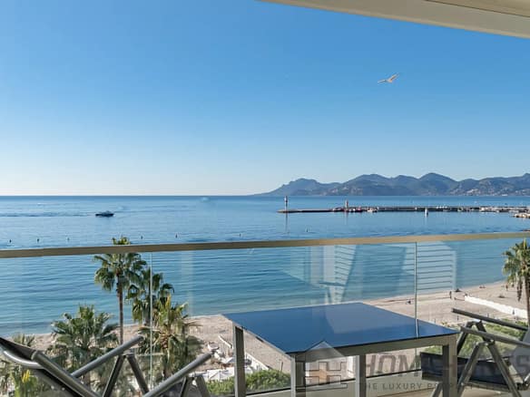 3 Bedroom Apartment in Cannes 36