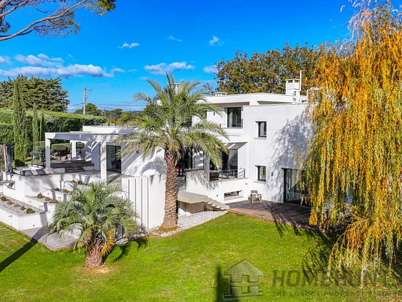 6 Bedroom Villa/House in Aix En Provence 4