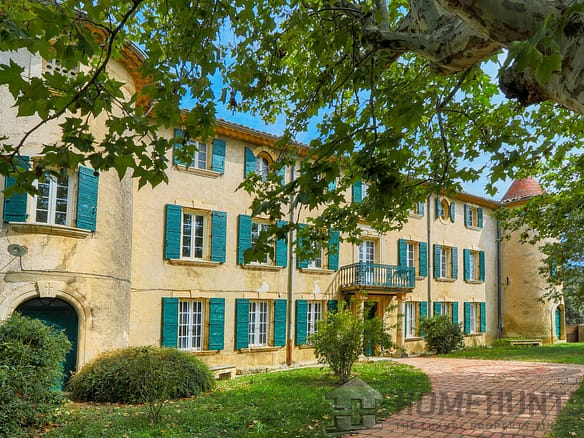 16 Bedroom Castle/Estates in Apt 34