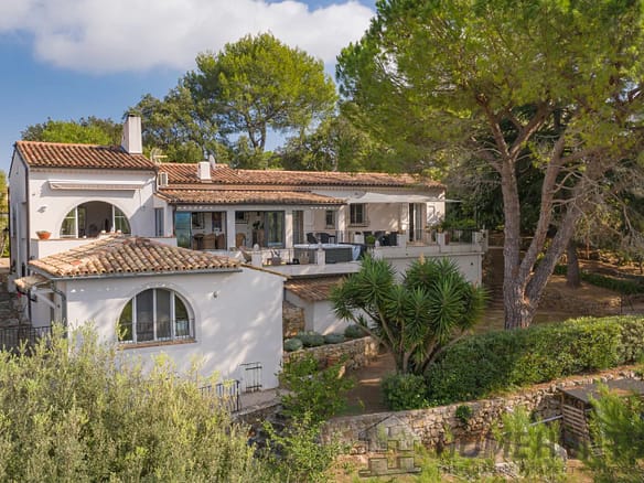 7 Bedroom Villa/House in Biot 5