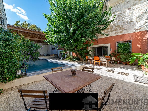 6 Bedroom Villa/House in St Genies De Malgoires 2