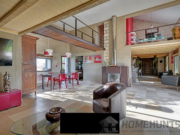 6 Bedroom Villa/House in St Laurent D Aigouze 12