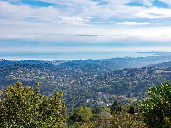 4 Bedroom Villa/House in Vence 22