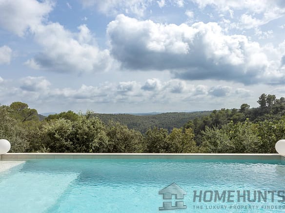 4 Bedroom Villa/House in Tourrettes Sur Loup 14